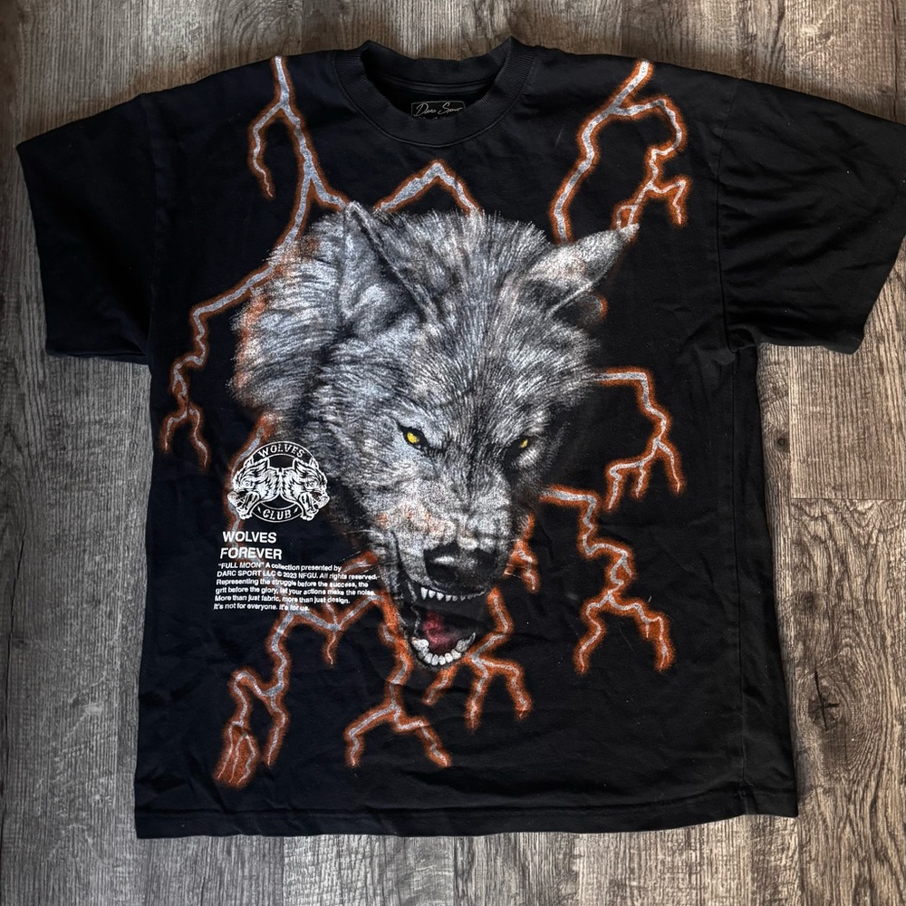 Darcsport T-Shirt with Wolf and Lightning Design